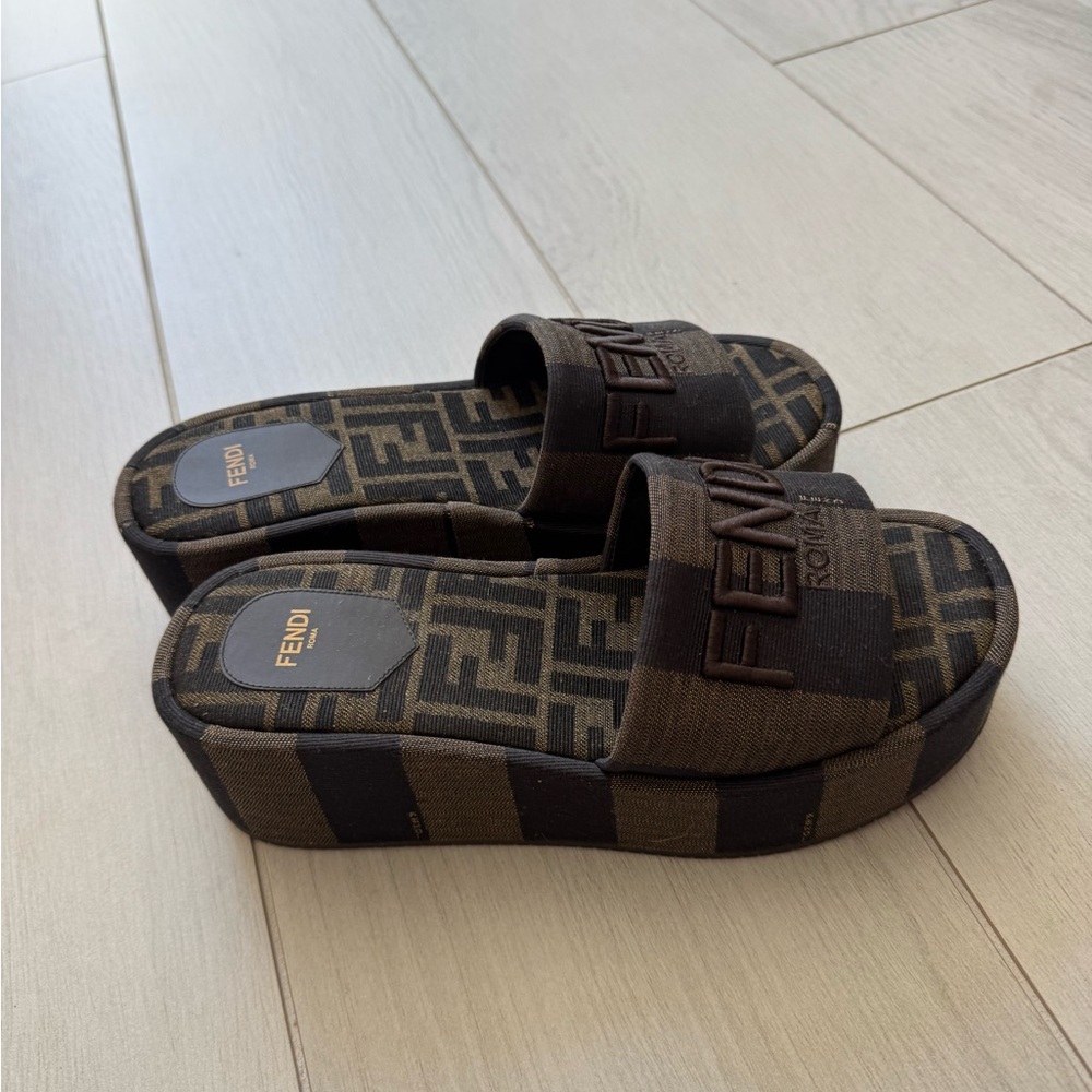 Fendi Sunshine Pequin Striped Platform Sandals - Picture 10 of 11